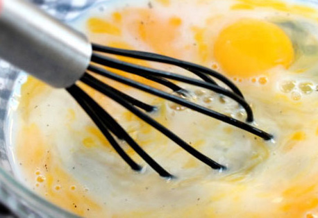 Scrambled-eggs-step2 | rockingrecipes.com